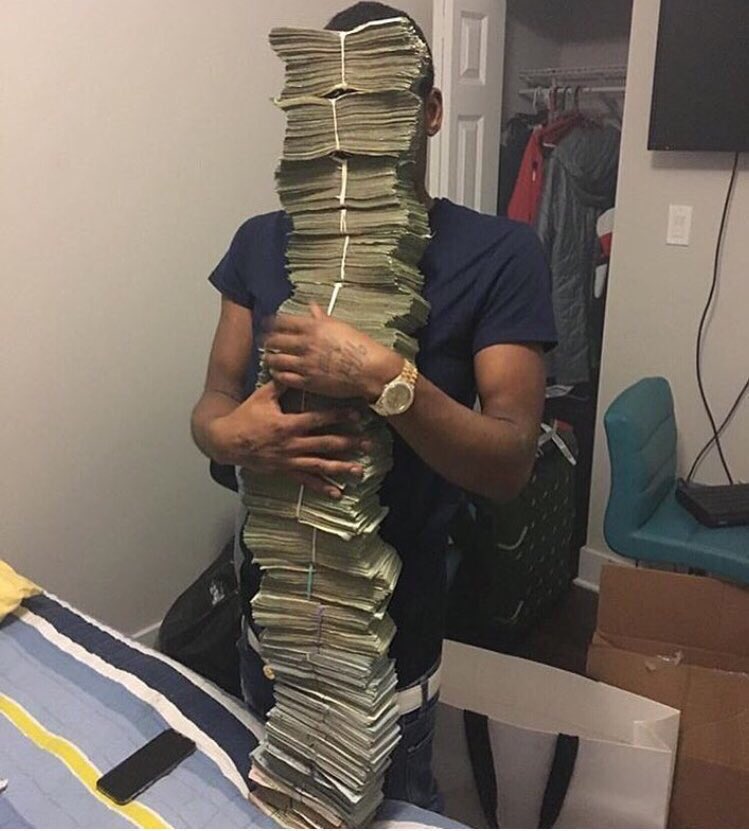 SheMoanForDre's tweet photo. Moods for 2017 💰💰💔 https://t.co/hbWB9prnwI