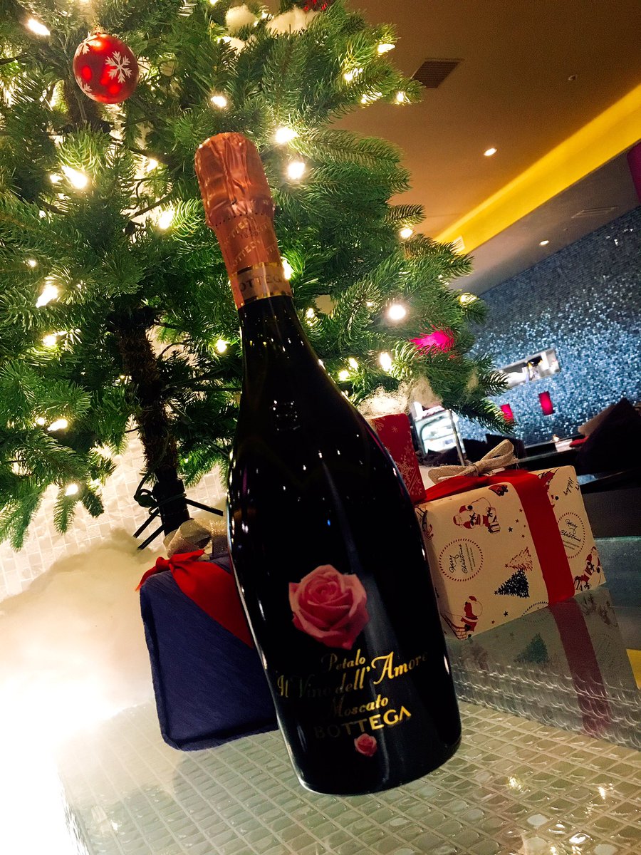 Jis 大宮 公式 クリスマスのお知らせ クリスマス イヴ クリスマス の24日と25日に来て相席してくれたテーブルにspecial Champagne モスカートペタロをプレゼントします 花の蜜のような爽やかな甘みと心地よい酸味が特徴です