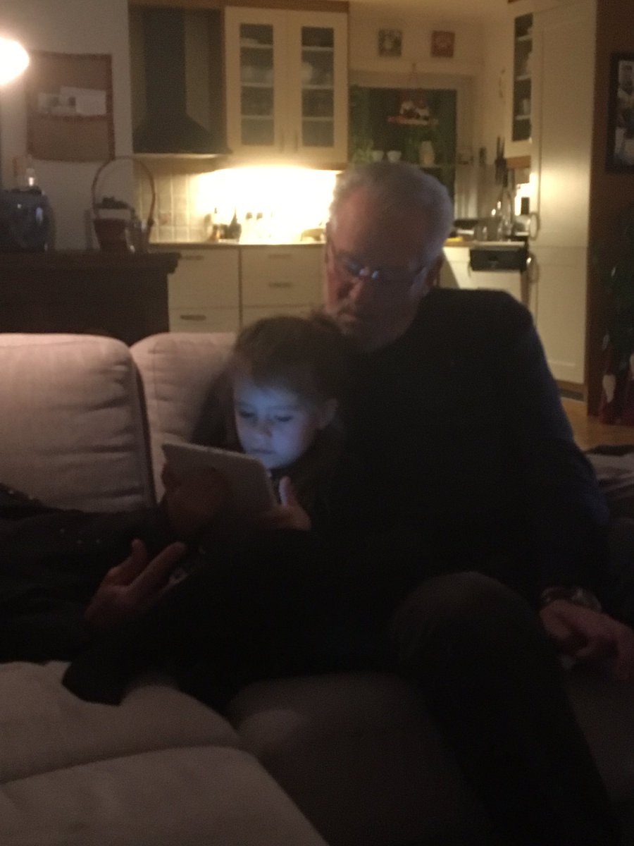 groas's tweet photo. jul kommer og går, uansett; Selma og bestefar spiller mot Magnus @PlayMagnus #chess @NRKsjakk https://t.co/Hq33slfKrC
