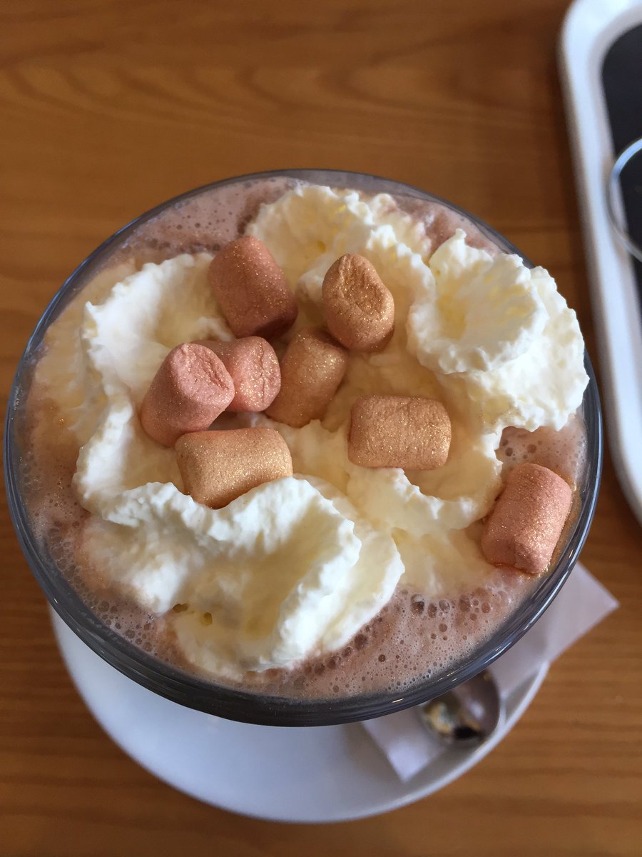 SERIOUSLYBEECH's tweet photo. These rose gold marshmallows tho https://t.co/Y76LiaPCYx
