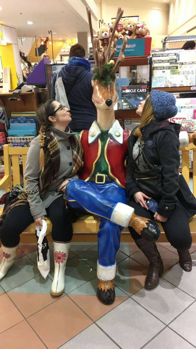 AmandaBrittaney's tweet image. We got cozy with the reindeer #bccurling #christmastime #teamgyles #teambonding #teamasham