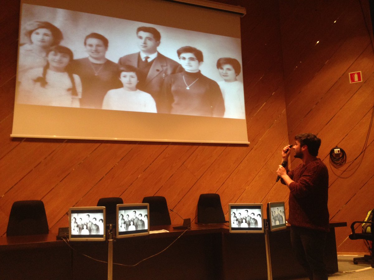 ¡Primera ponencia! 
Vivir Vilamarín, Iago al micro.