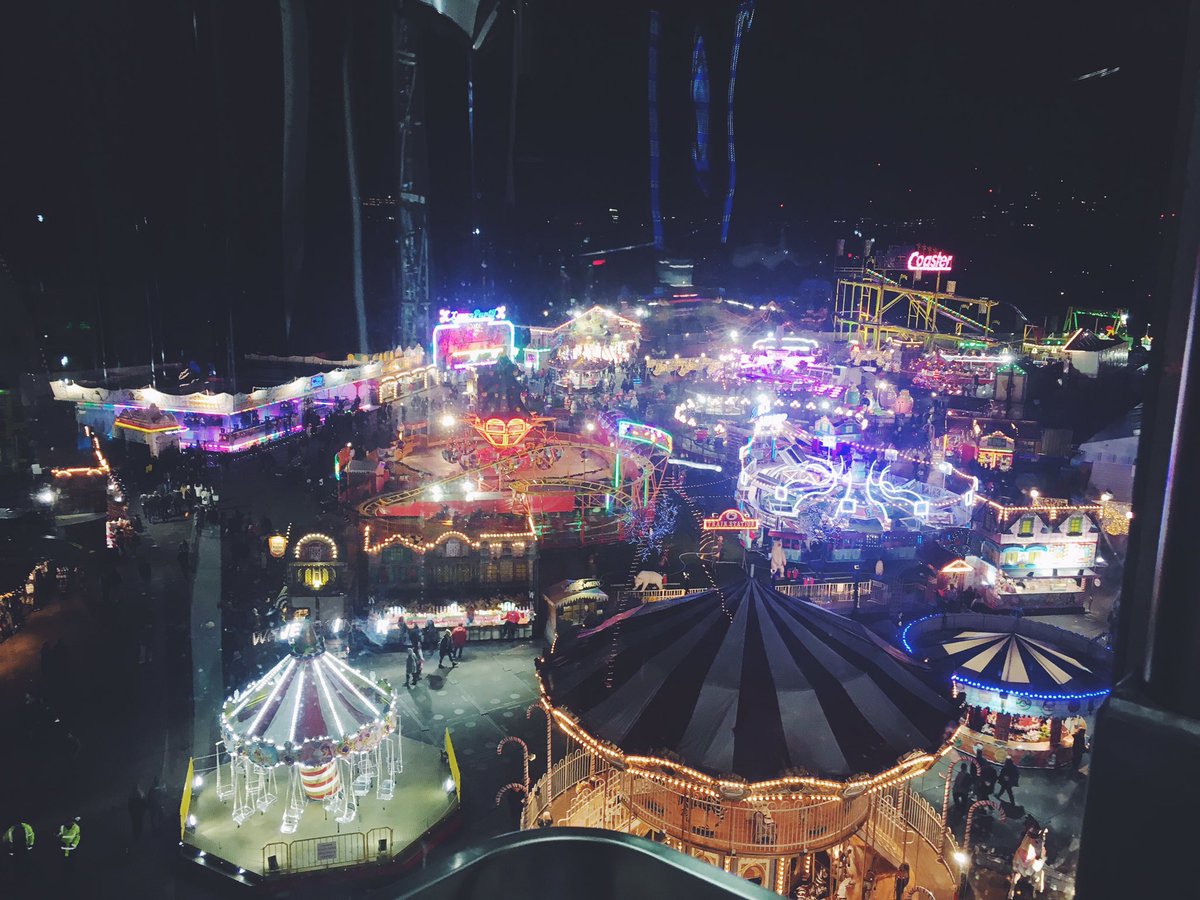 yxntle's tweet photo. winterwonder land is so pretty at night. 😍 https://t.co/ReL5juR2d2