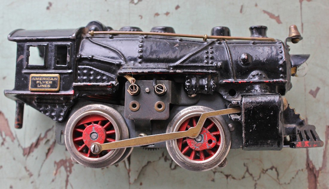 In 1930, American Flyer trains were the "Toy for the Boy" at Xmas. Now they're the "Toy for the Eccentric Old Man." madeinchicagomuseum.com/single-post/20…