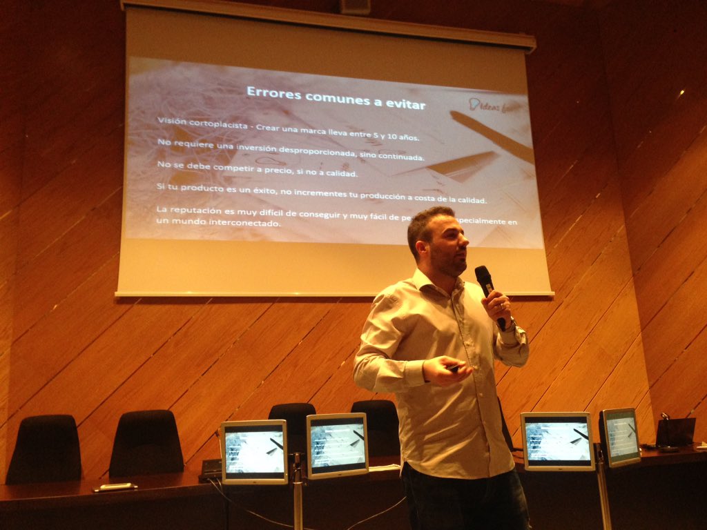 Con el número 2, Brais y sus vinos! <a href="/colleiteiros/">Colleiteiros do Ribeiro</a>