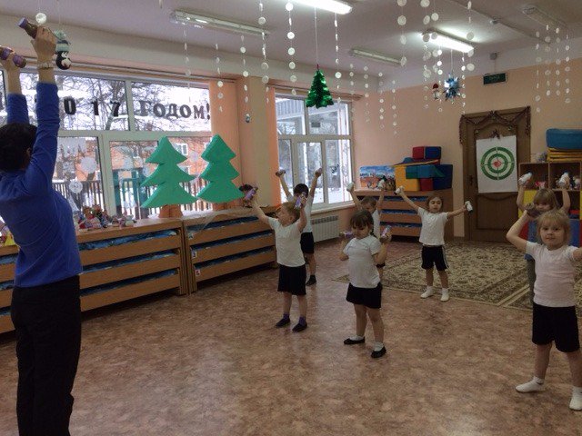 НОД по ОО "Физическое развитие" с использов. нетрадиционных материалов в дошкольной группе провела инструктор по физкультуре Галкина Е.В.