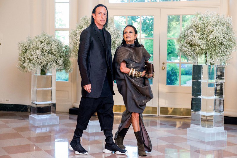 GQStyle's tweet image. Two sneakers-at-the-White House looks also made the list, courtesy of Frank Ocean and Rick Owens gq.com/story/best-cel…