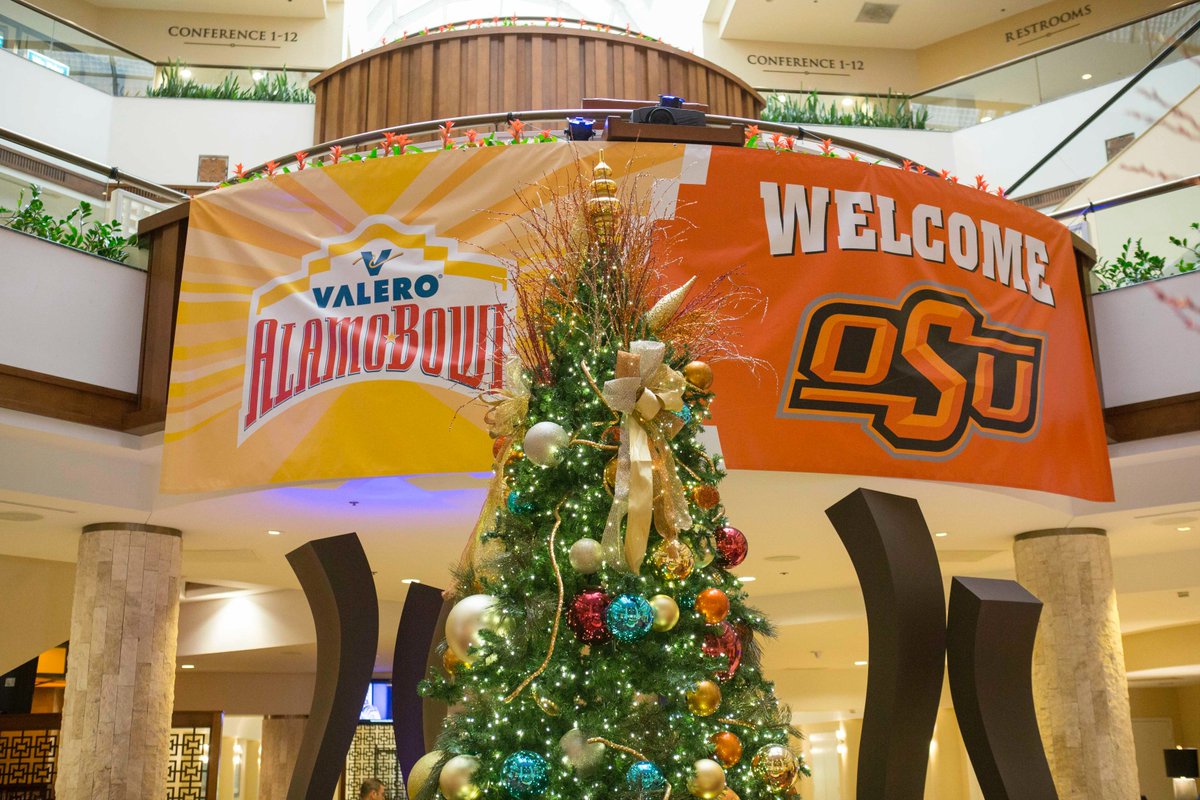 CoachGundy's tweet photo. Excited to be in San Antonio for the @valeroalamobowl. Thank you for the awesome welcome at our team hotel. https://t.co/oPwHSAFHlH
#GoPokes https://t.co/o3EJPPrUHe