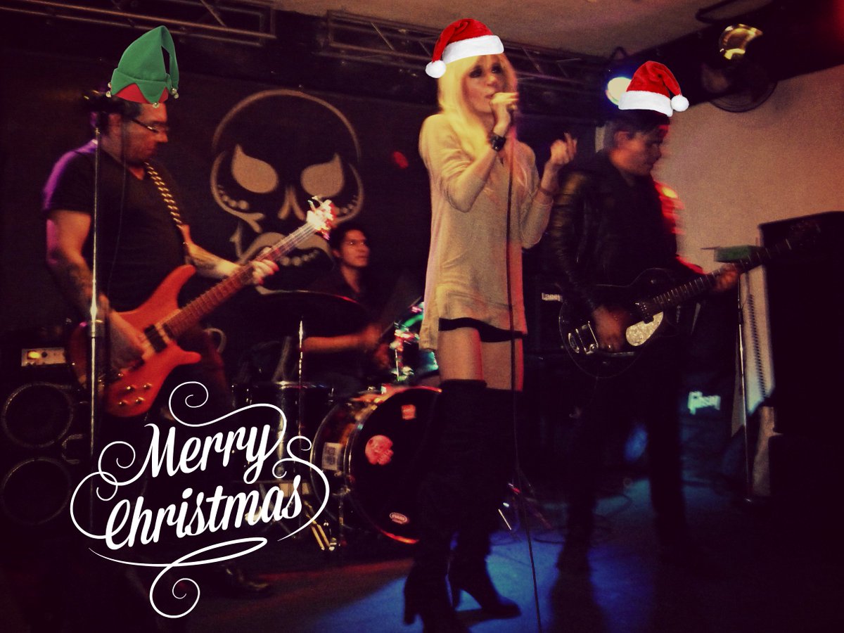 lnpoficial's tweet photo. #HappyHolidays everyone!!! :) #merrychristmas #merryxmas #rock #transrights #punk #lnp #teamlnp #music #mexico https://t.co/gHXaBDfDPX