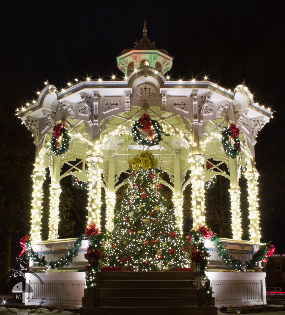 SpectrographMed's tweet photo. #merrychristmas  #MedinaSquare https://t.co/aRsjDNLx2q