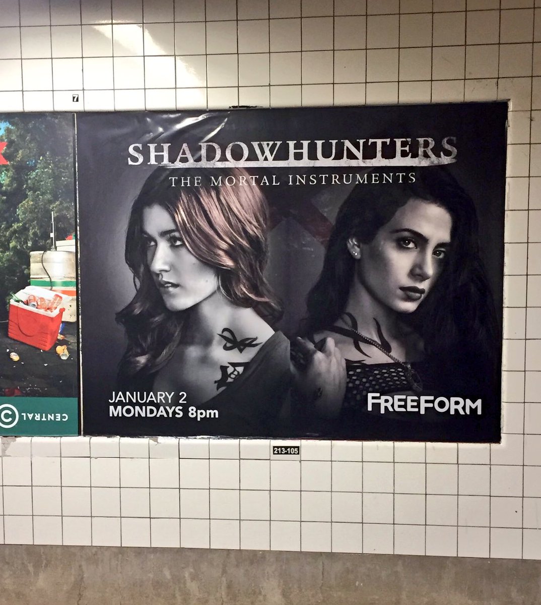 EmeraudeToubia's tweet photo. BRONX ➰#shadowhunters #shadowhuntersseason2 https://t.co/lV3fz5pPV6