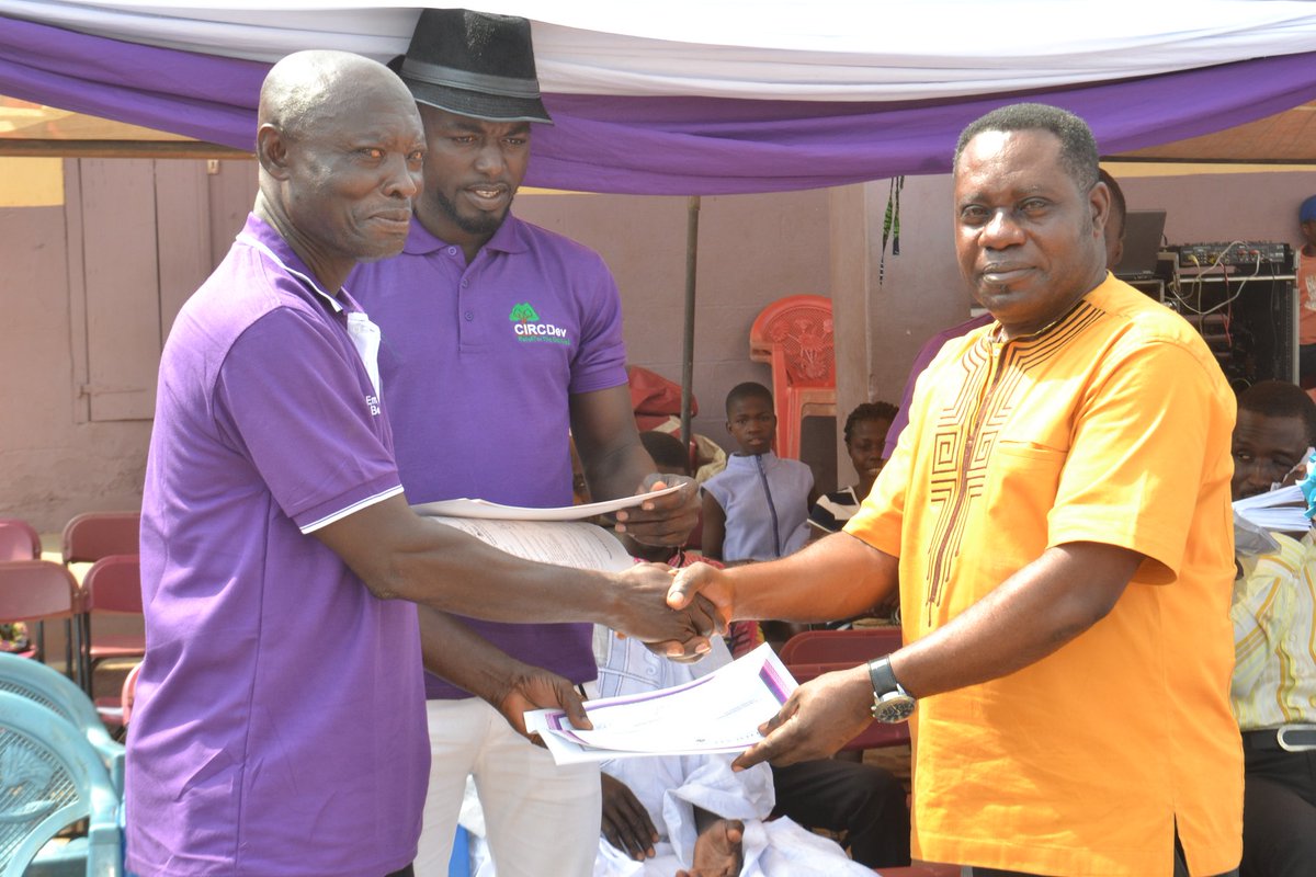 CIRCDev's tweet photo. Presentation of #CERTIFICATE to the #Beneficiaries of our #EconomicEmpowermentProgram. #RelieffortheDeprived. #DONATE_NOW https://t.co/w4C0rDft09
