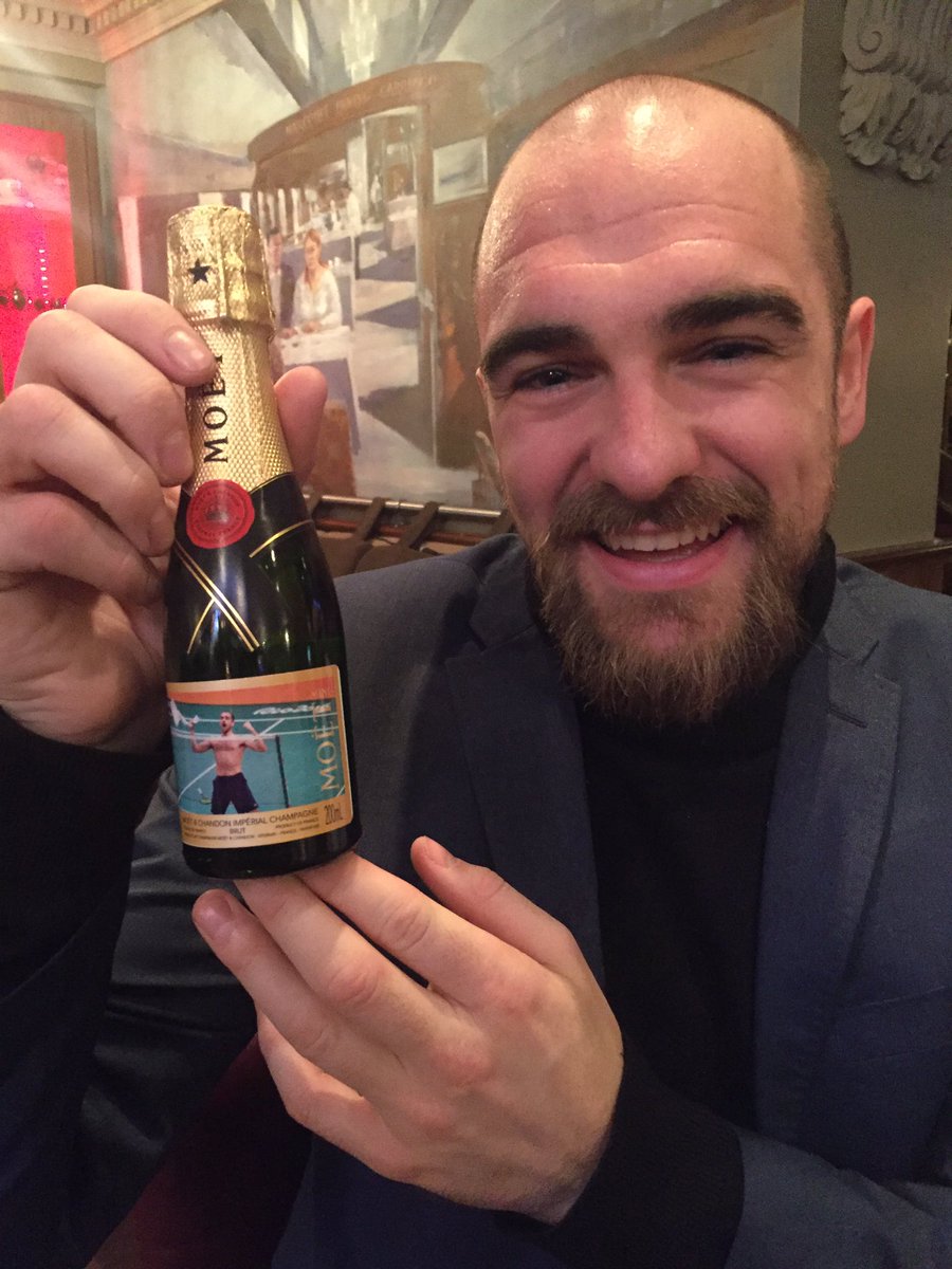 HegartyFM's tweet photo. Great to meet up with @Scott_Evans1 ! Full body #Moรซt #fullevans @1900HarcourtSt #reddoor https://t.co/VDc3u82NRd