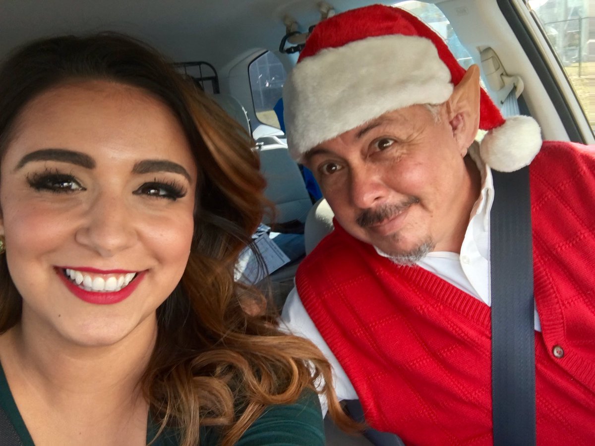 AshleyRuizWx's tweet photo. Out in the field with my elf photog, Winter Breeze! #professionalwrapper ๐ @weartv https://t.co/2Go74baS4h