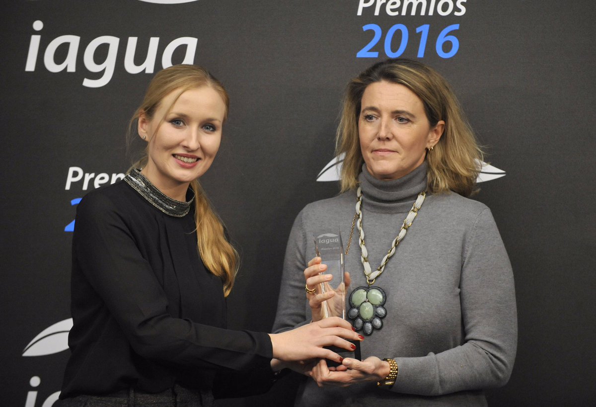 🏆 <a href="/ACCIONA/">ACCIONA</a> ganó por 2ª vez el Premio al Mejor Video del año. <a href="/Ereyna/">Ereyna</a> recogió el trofeo de manos de <a href="/bb_sokol/">Barbara Sokol</a>. #PremiosiAgua