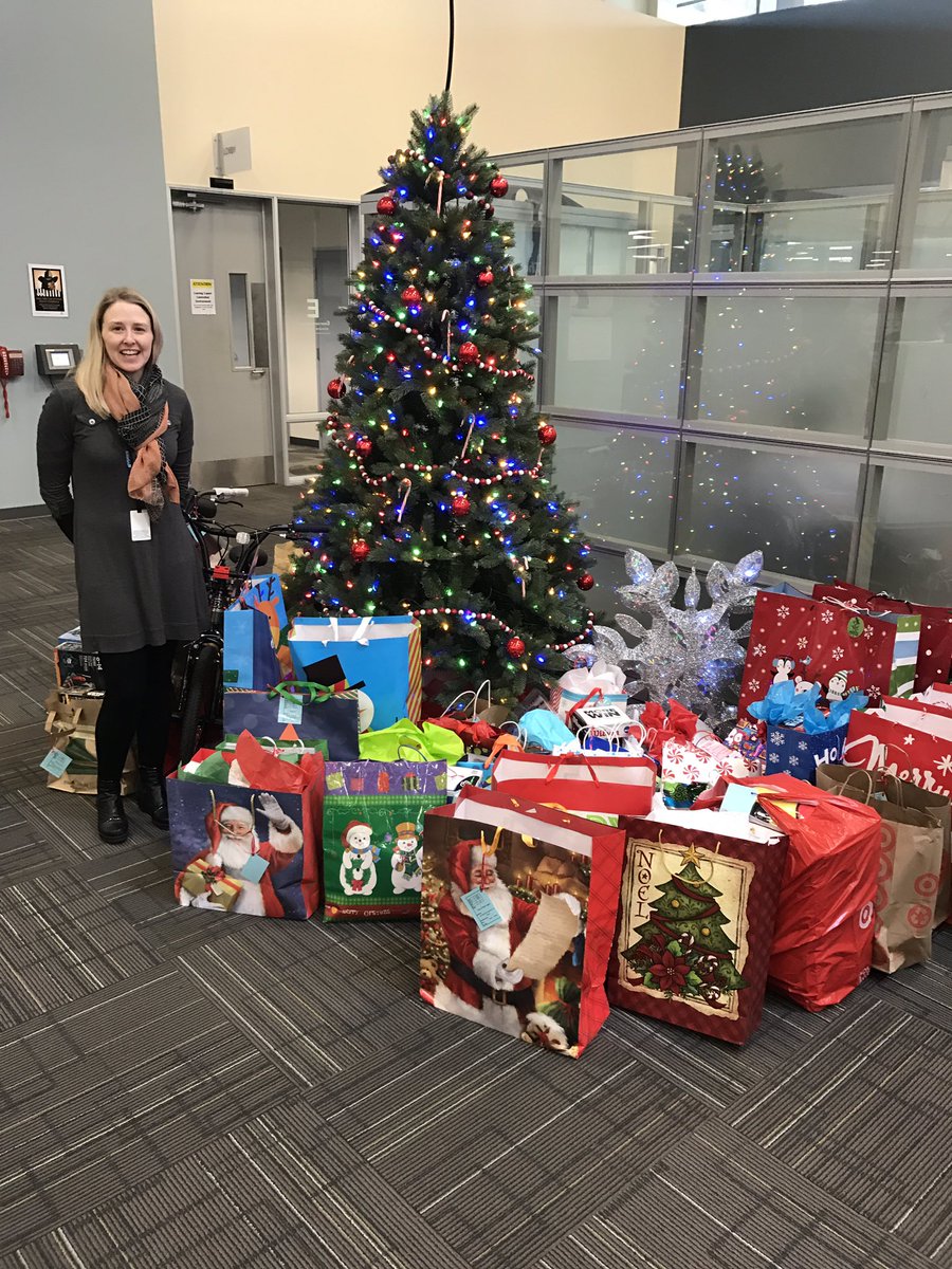 ECCSEverettMike's tweet photo. Another year of charitable giving from the generous folks at Korry Electronics! https://t.co/AiVyDmbRyo