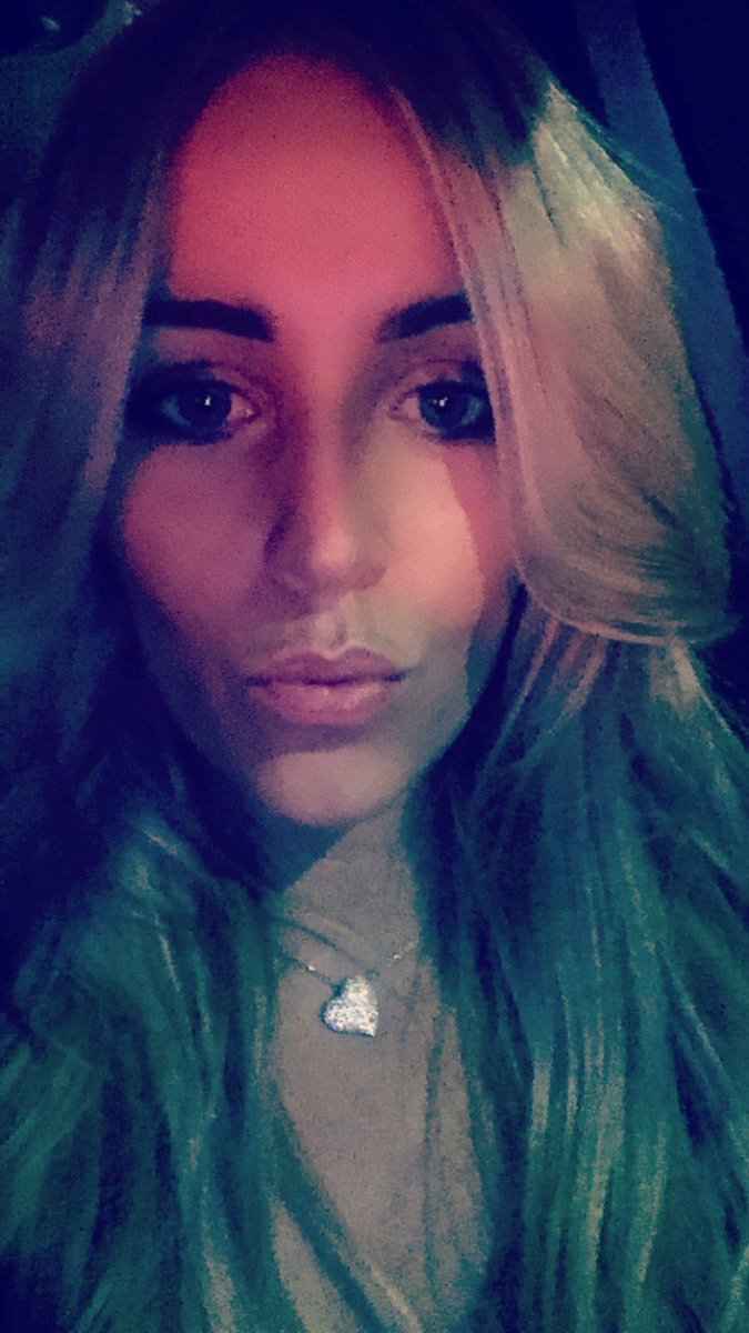 libbymurphy_x's tweet image. Posing 😗💗