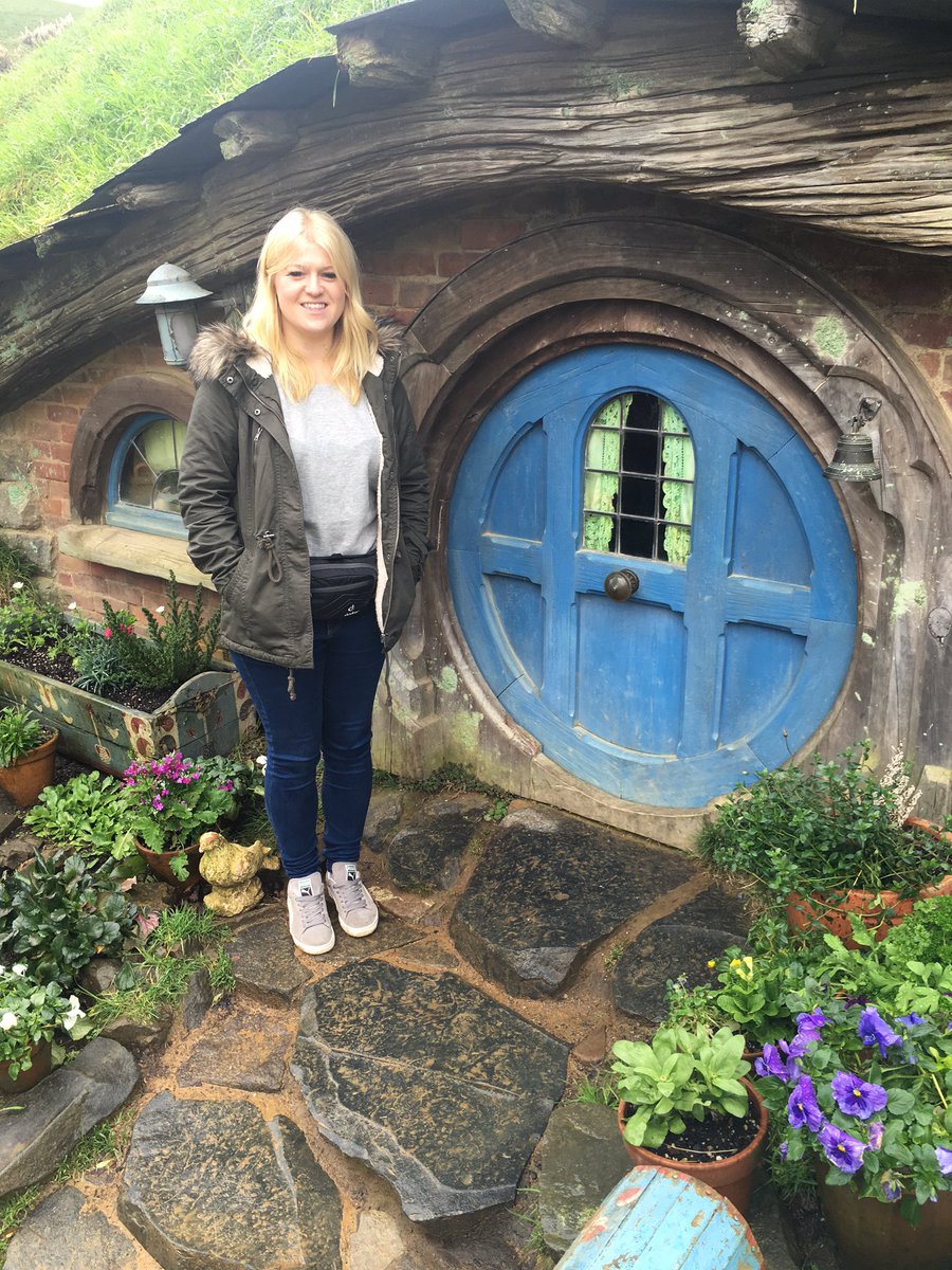 emily_b91's tweet photo. ITV showing The Hobbit making me reminisce about NZ. ππ #Hobbiton #TakeMeBack #NeedToBookSomething https://t.co/Y3EoWBmVi0