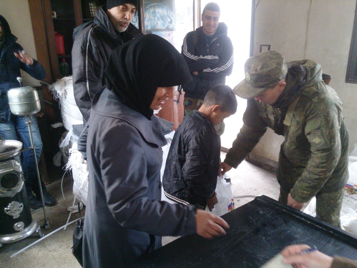 RealNewsAleppo's tweet photo. #Syria: #Russian #humanitarianAid to the #people of #Aleppo
#Thanks_Russia https://t.co/WPok7WqrNB