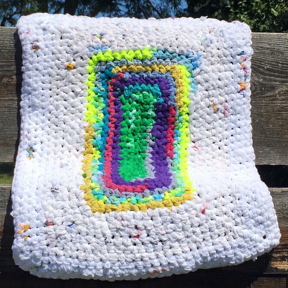 HOTThreadsSD's tweet image. This bath mat went to its new home in New York City💕 #NewYork #boho #ragrug #crochet #hotthreadssd #Recycled #repurposedclothing