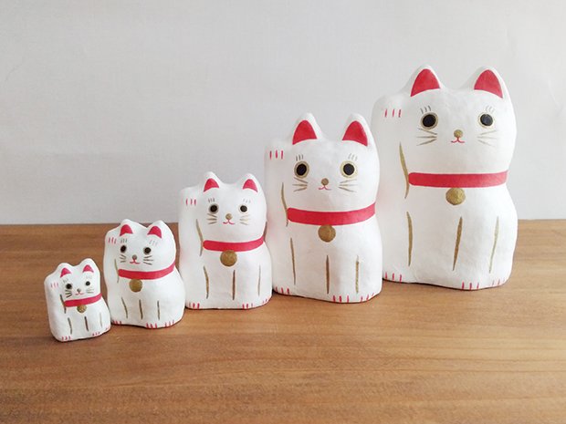 心斎橋アセンス on Twitter "2017年 福を呼ぶ縁起物「はりこーシカ 招き猫」 高崎だるまの伝統を