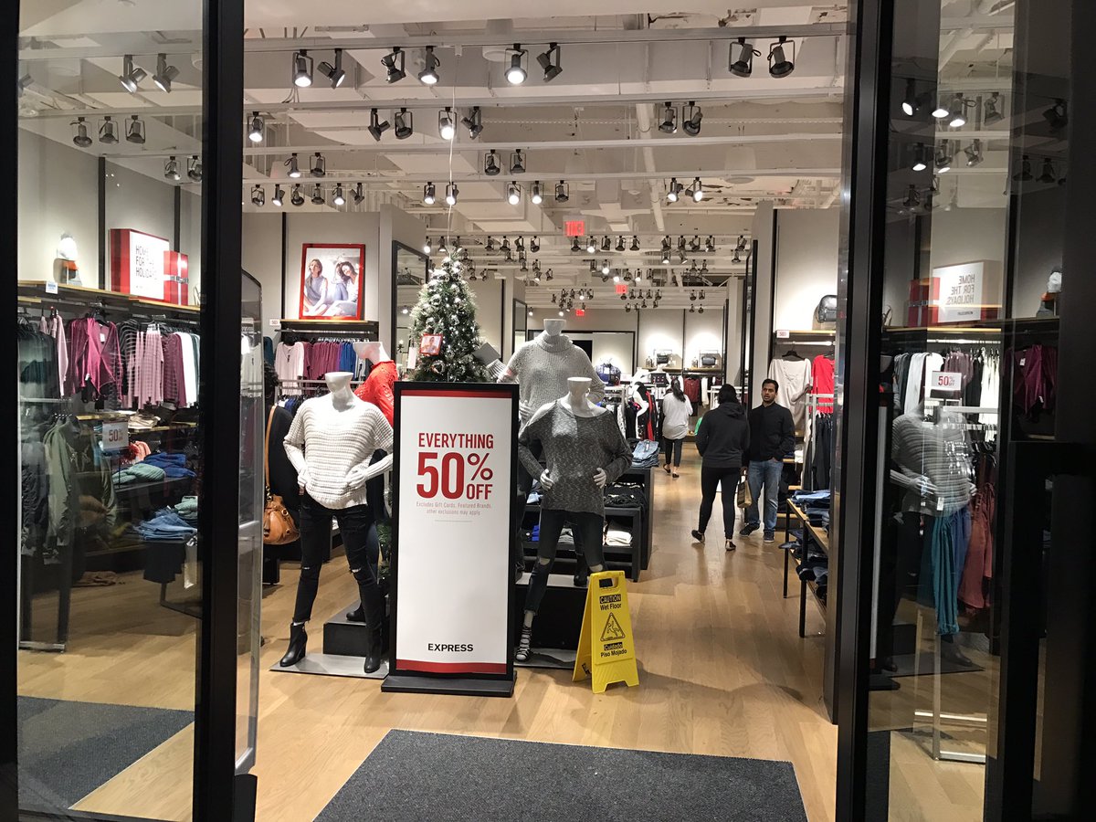 JeffMacke's tweet image. "Mall traffic" store specific. $EXPR 50% off, 90% empty. Like getting your pocket picked and ass kicked at the same time (bad) $GPS $CHS