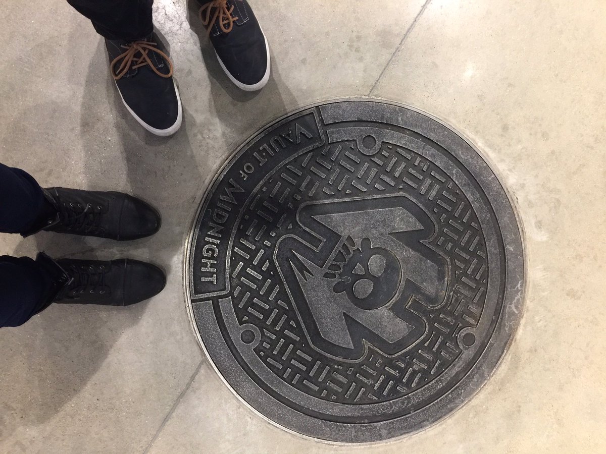 _BronT_'s tweet image. We found a comic book shop with women behind the counter. I'm in heaven. #exploredetroit #detroit #Michigan #comics