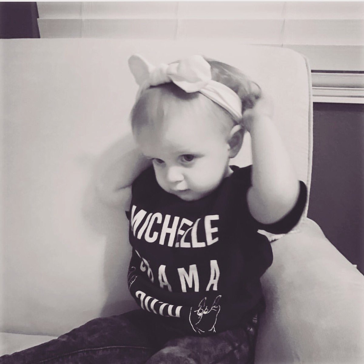 MillennialSwamp's tweet photo. Never too young to join the fight. #TheFutureisFemale #girlpower #makeitright https://t.co/e1W6cunRd1