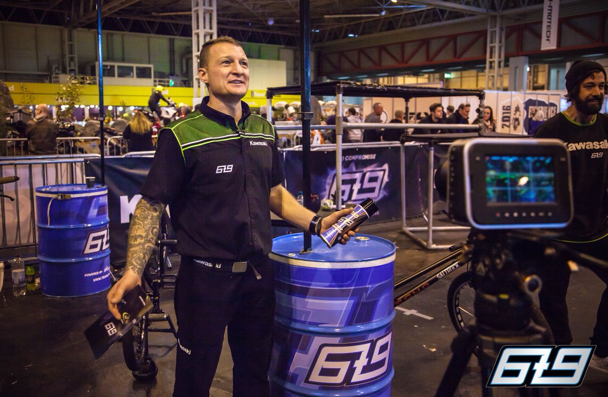 Standing like a king <a href="/LeePacmanBowers/">Lee Bowers</a>, this guy has amazing skills! 🙌
#motorcyclelive2016