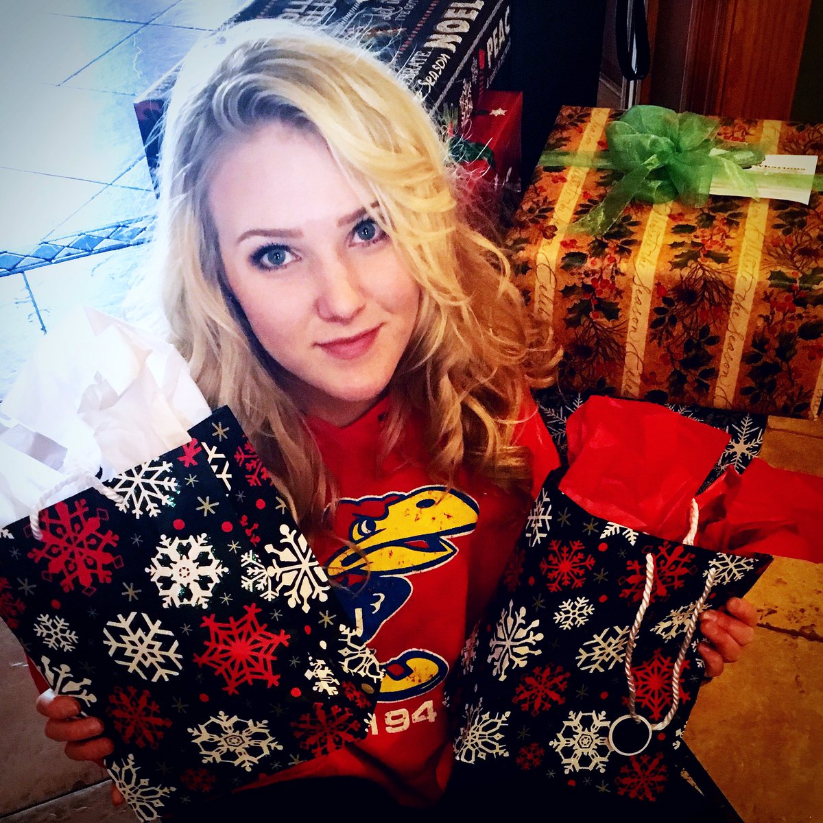 KayNoelKeller's tweet photo. 2 days till Khristmas Kountdown! (Are all your gifts wrapped yet?) #staytunedtowin #giveaways #christmas #presents @KansasUniv #RockChalk https://t.co/9QzMDJ65Jw