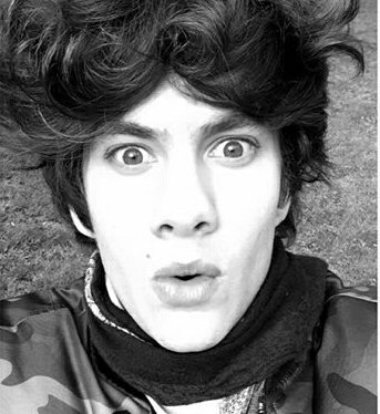 TuCoderFavorita's tweet image. Y dime, con esos ojos quien no se enamoraria.😍❤ @bryanmouque