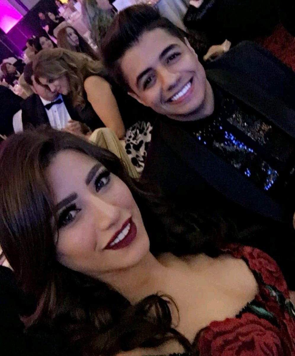ArabwoodTV's tweet photo. هايدي موسى في سيلفي مع ايهاب أمير من حفل توزيع جوائز الديرجيست #عرب_وود https://t.co/Ex5Qo2BrIr
