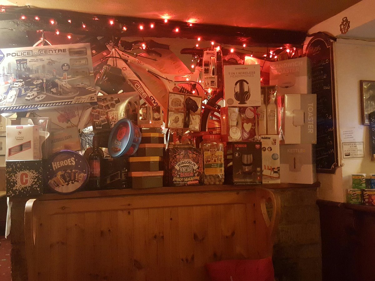 Raffle made 50 prizes up for grabs tmoz night. And some money for #Alzeimers  I should think. #realale is great support your local Raffle