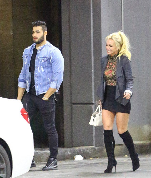 girlyoumine's tweet photo. damn britney https://t.co/A5tyHw7xAS
