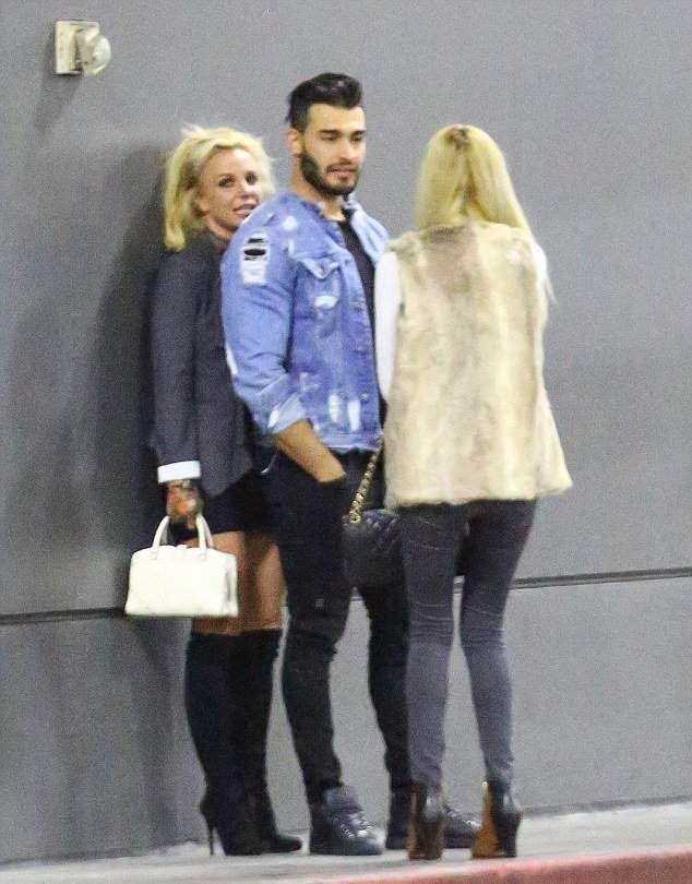girlyoumine's tweet photo. damn britney https://t.co/A5tyHw7xAS