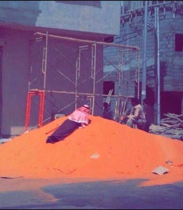 هذولا الثلاثة لو مسكو مشاريع السعودية كان ما شفنا حُفر الشوارع والا غرق الكباري ولا تسريب مطر بالمباني و الا .... و الا ....👇