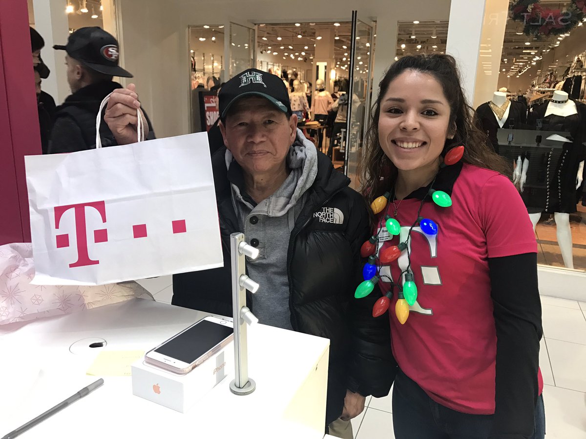 M1Joce's tweet photo. Our new friend Jaime!! So excited that you're a part of the uncarrier!!! #tmobile #seriousfun #tistheseason https://t.co/gzos05HNKa