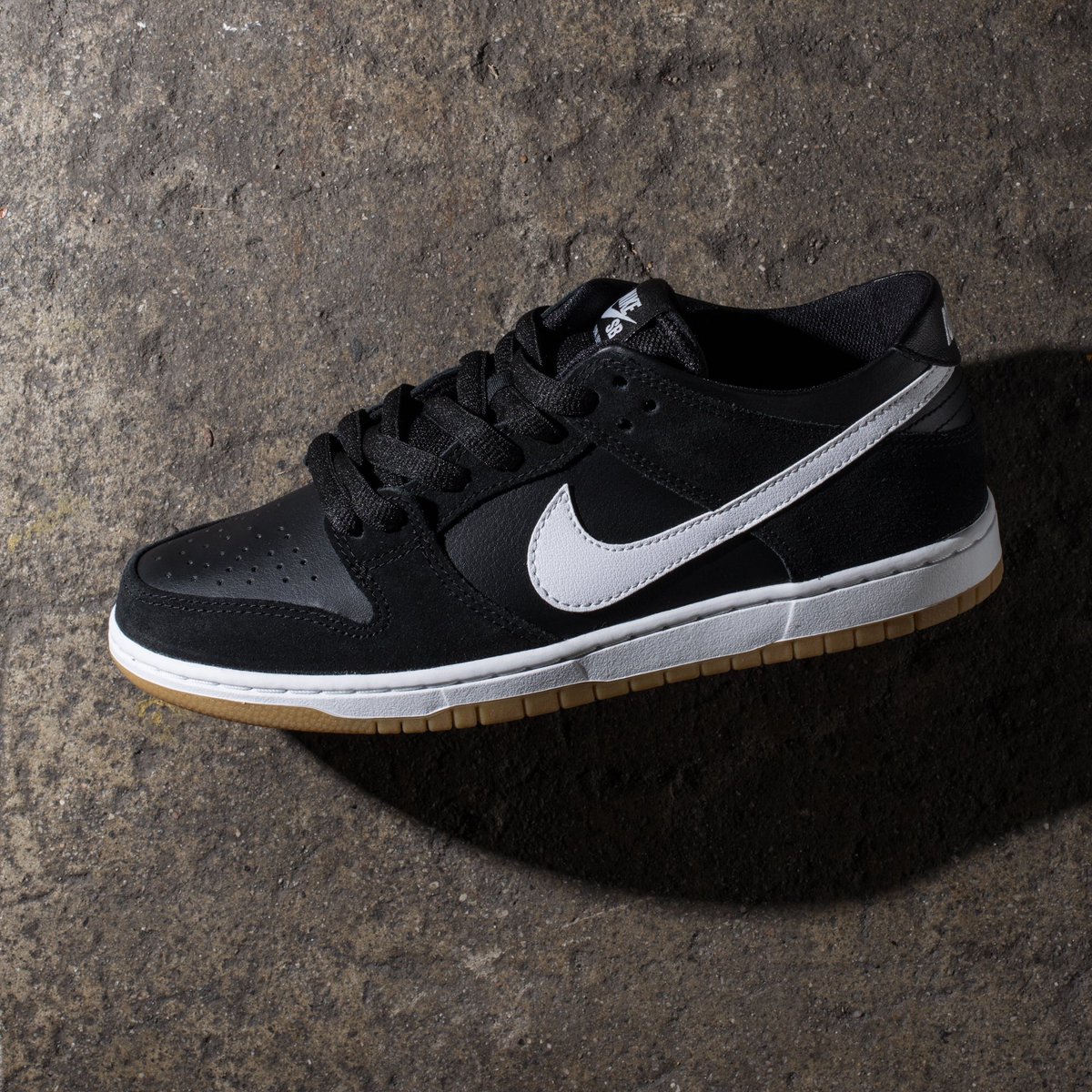 nike sb dunk low pro black gum