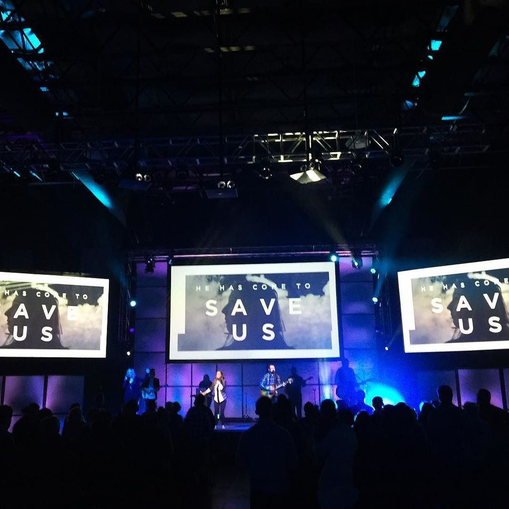therossharris's tweet photo. Hanging out with the @lifechurchftw team tonight. Come say hi! Many more Christmas Eve ser… https://t.co/5msXmMAZzn https://t.co/3VTp1z8DFv