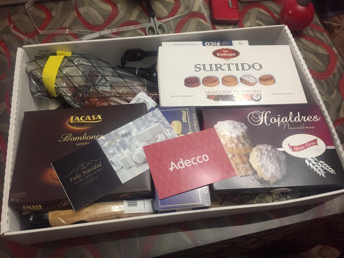 anacris1141's tweet photo. Llegar a casa después de un largo viaje y al fin poder abrir la cesta de navidad de @adecco_es con toda la family #LaBuenaNoticiaAdecco https://t.co/6yElFRwZbN