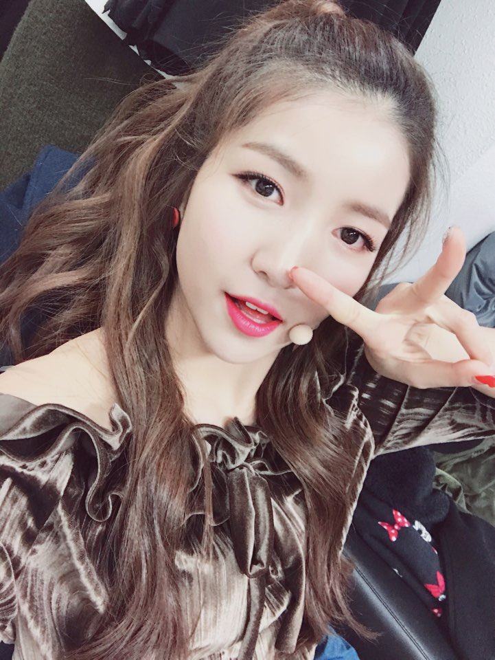 GFRDofficial's tweet photo. #여자친구 #GFRIEND #소원 #2016MBC가요대제전 올해의 마지막 날도 여친이들과 함께~❤ 춥지만 #SoHot 하게! 8시 45분 본방사수 해주세요 #난너무멋져 😎 https://t.co/GwAZmLq0cq