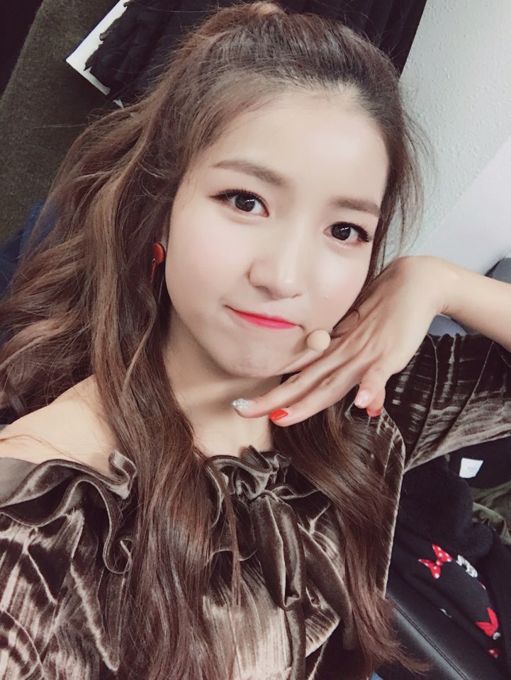 GFRDofficial's tweet photo. #여자친구 #GFRIEND #소원 #2016MBC가요대제전 올해의 마지막 날도 여친이들과 함께~❤ 춥지만 #SoHot 하게! 8시 45분 본방사수 해주세요 #난너무멋져 😎 https://t.co/GwAZmLq0cq