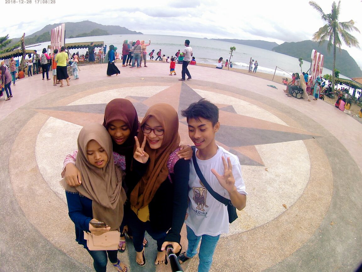 Asyahroni_07's tweet photo. Trenggalek punya cerita.
#pantaiprigi #prigi360 https://t.co/GnS9sordma