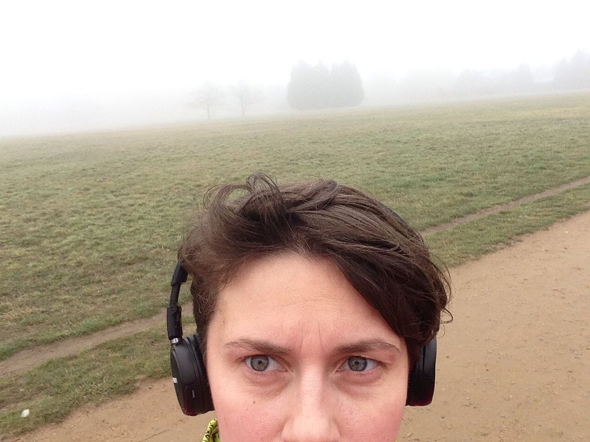 k_scous's tweet photo. Les entraînements se succèdent pour les K'S Cous.  Aujourd'hui run dans le brouillard pour Jennifer @Depardon3 Objectif #wintertail https://t.co/NtzO8q8kJV