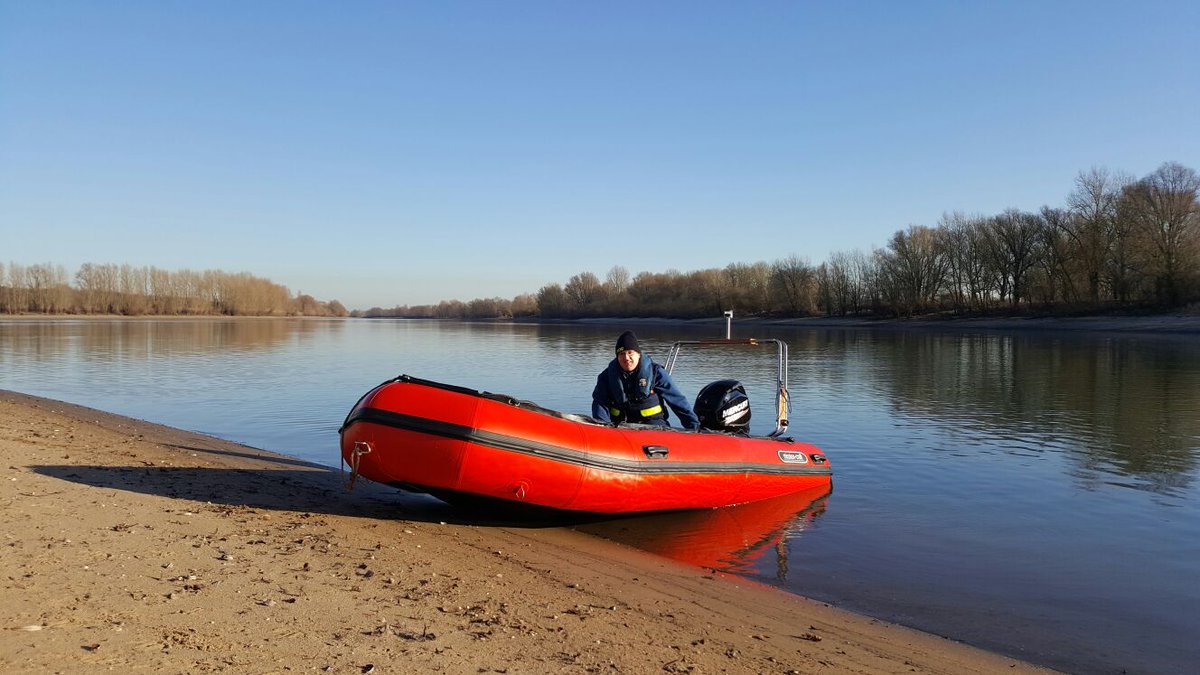Zwischen den Jahren noch schnell unser neues Schlauchboot mit neuem 30PS Motor getestet. Es soll hauptsächlich als Sicherungsboot... 1/2