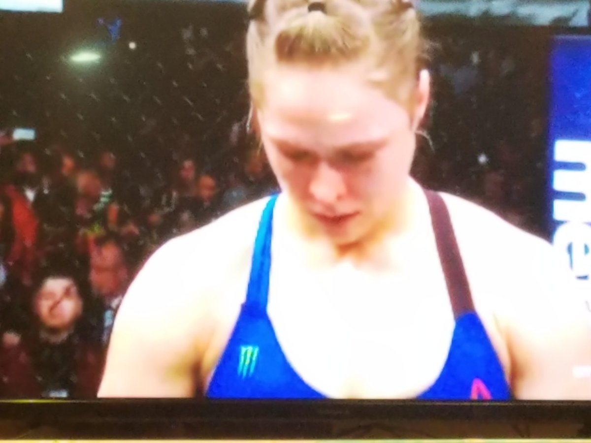 BryanNews3LV's tweet photo. It was a GREAT career for #Rousy. She was GIVEN title of world's best MMA fighter. She got paid💵 &amp; she made it out still healthy. 👏👍 https://t.co/rQU0hwKayD