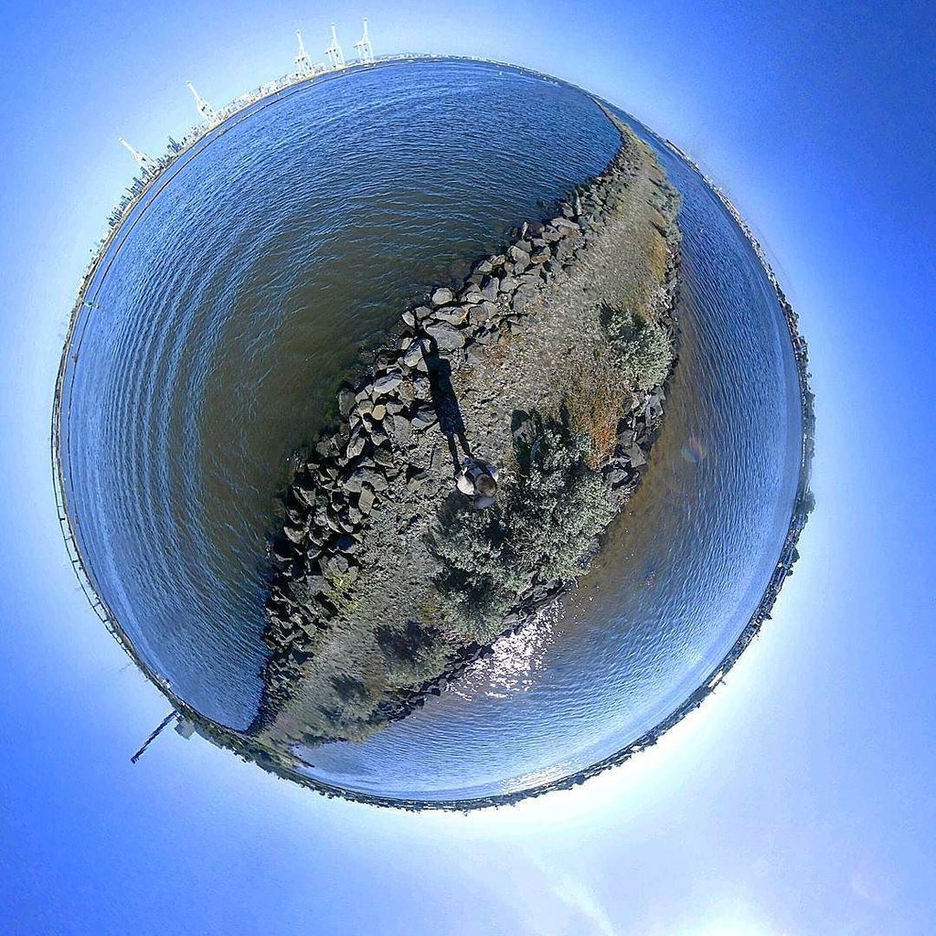 soundscrispy's tweet photo. Awesome weather for #nye.
#nikonkeymission360 #nikon #KeyMission360 #tinyplanet #tinyplan… https://t.co/cVVkXfvQXm https://t.co/qXYYczVAqF