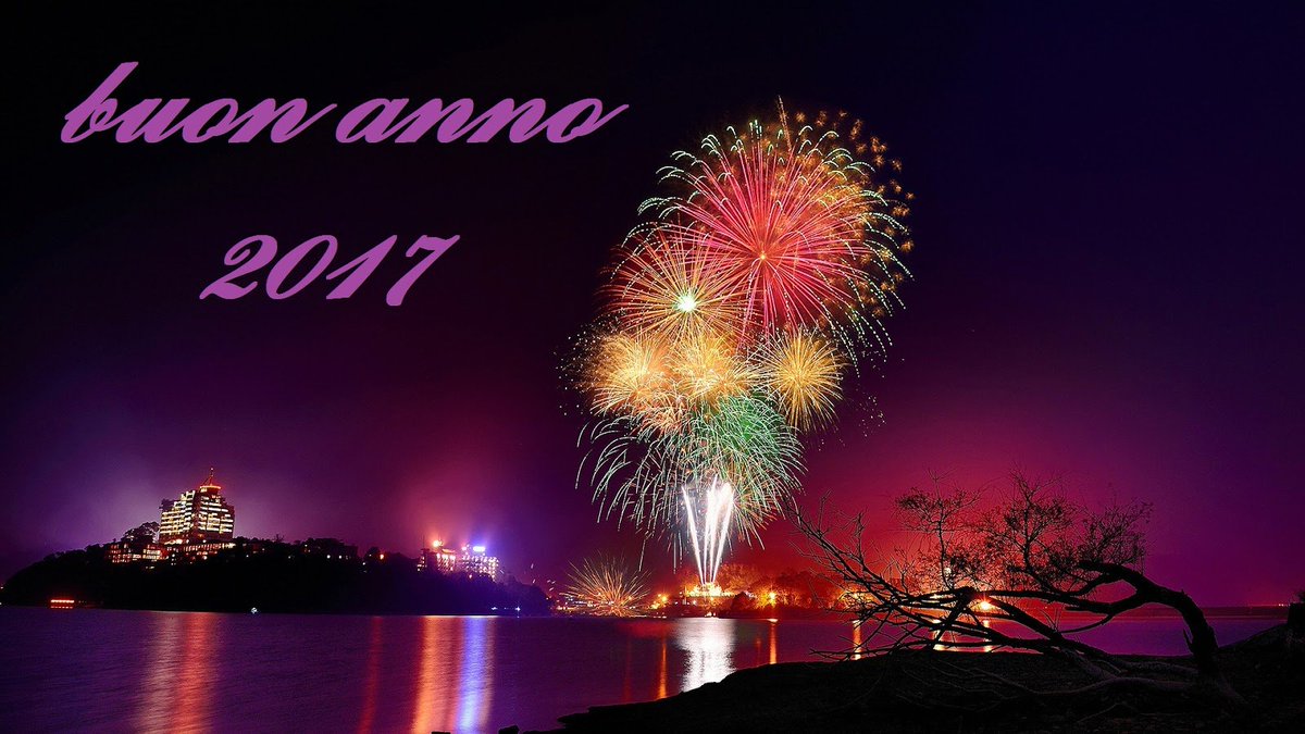 CondeNosferatu's tweet photo. #TTC_IT🇮🇹 Miei auguri di felice anno nuovo 2017 a tutti il Team Italian @translator: Happy New Year to all Translators and Moderators team 🍾 https://t.co/gxqVI82Qre