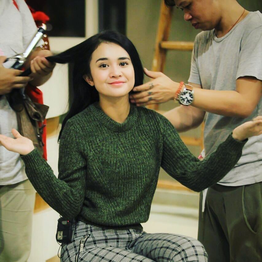michelleziu's tweet photo. Halo semuanya! Selamat tahun baru ! Mohon maaf lahir batin ! dgn Semangat baru dan harapan… https://t.co/hWGcHz2iOO https://t.co/veBMZKQPef