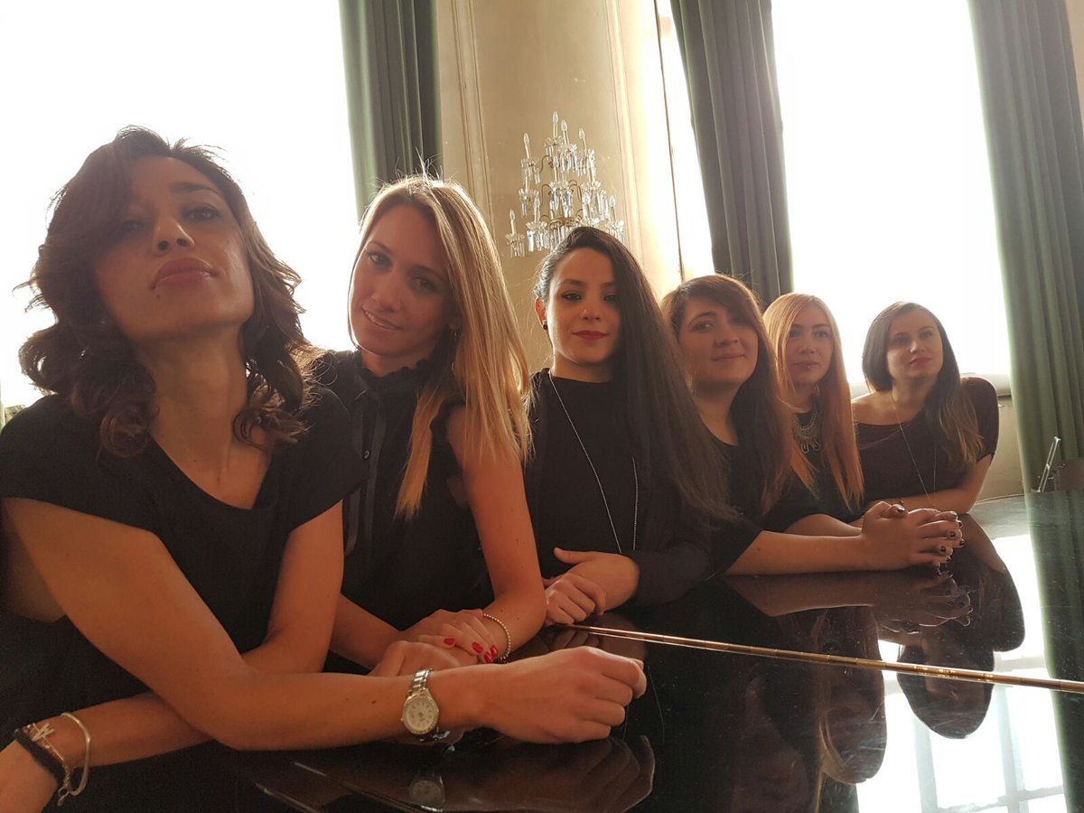 setupartfair's tweet image. Son tutte belle le donne di #setup2017
#donnealcomando
#SetUpalleporte
@RobertaFilippi 
#GiorgiaCiattoni
@aspassoconBlue